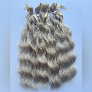 Luxurious Natural Ash Light Blonde Wavy Clip in Hair Extensions